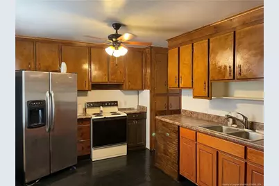 521 E Fifth Avenue, Raeford, NC 28376 - Photo 3