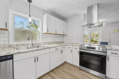 819 Sandalwood Drive, Fayetteville, NC 28304 - Photo 9