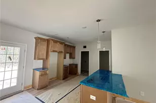 213 E 7th Ave, Raeford, NC 28376 - Photo 3