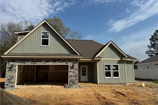 303 E 7th Ave, Raeford, NC 28376 - Photo 1