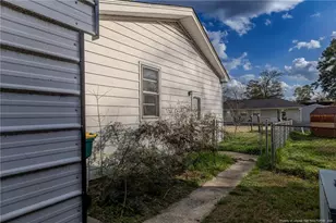 1108 E 10th St, Lumberton, NC 28358 - Photo 17