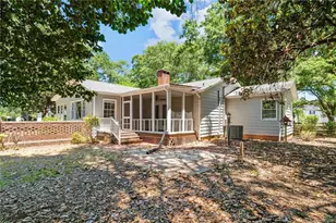 521 S Main St, Broadway, NC 27505 - Photo 39