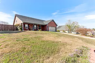 201 Walden Green Dr, Raeford, NC 28376 - Photo 3