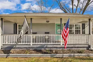 191 S Green St, Parkton, NC 28371 - Photo 3