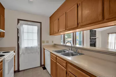 921 Glen Reilly Drive, Fayetteville, NC 28314 - Photo 9