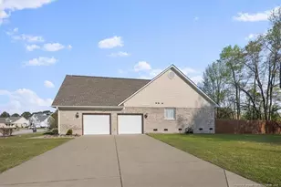 5704 Gentleman Dr, Hope Mills, NC 28348 - Photo 3