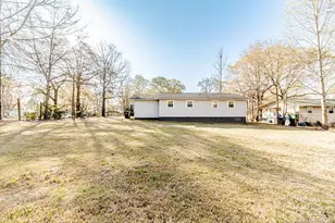 1004 Sommers St, Sanford, NC 27330 - Photo 3