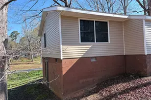 2009 Woodcrest Dr, Sanford, NC 27330 - Photo 3