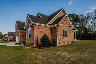87 Brownstone Dr, Lumberton, NC 28360 - Photo 5