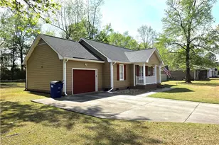 257 Berwick Dr, Raeford, NC 28376 - Photo 3