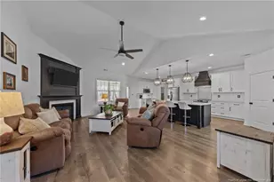 30220 W Lake Dr, Wagram, NC 28396 - Photo 11