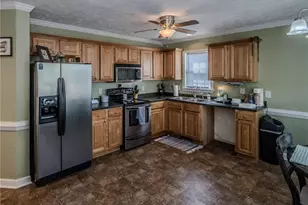 3613 Woodcliff Dr, Lumberton, NC 28358 - Photo 13