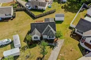 3613 Woodcliff Dr, Lumberton, NC 28358 - Photo 1