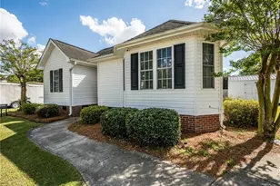 3613 Woodcliff Dr, Lumberton, NC 28358 - Photo 3