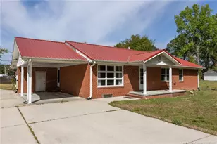 344 S 4th St, Saint Pauls, NC 28384 - Photo 3