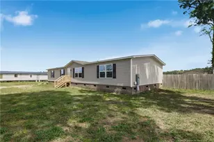 1235 Martin Rd, Saint Pauls, NC 28384 - Photo 3