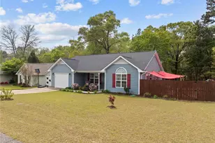 122 Raymond St, Raeford, NC 28376 - Photo 3