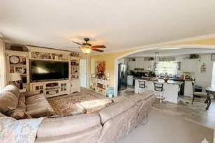 33 Chadbourn Dr, Lumberton, NC 28360 - Photo 3