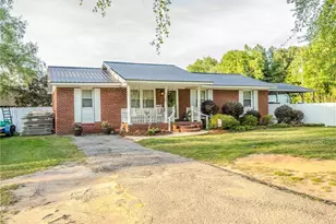 117 Joan St, Lumberton, NC 28358 - Photo 1