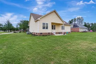 200 Baymeadow Bnd, Lumberton, NC 28358 - Photo 21
