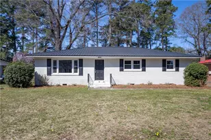 411 Lafayette St, Clinton, NC 28328 - Photo 1