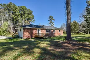 439 McNatt St, Maxton, NC 28364 - Photo 13