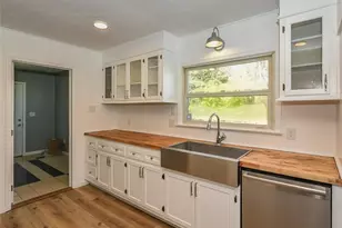 439 McNatt St, Maxton, NC 28364 - Photo 7