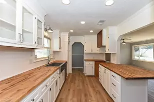 439 McNatt St, Maxton, NC 28364 - Photo 5