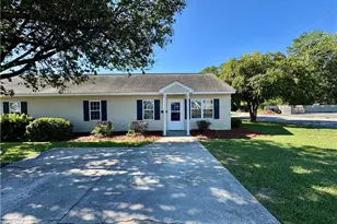 502 E 19th St, Lumberton, NC 28358 - Photo 3