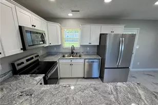 502 E 19th St, Lumberton, NC 28358 - Photo 13