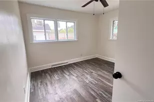 212 Peachtree St, Red Springs, NC 28377 - Photo 9