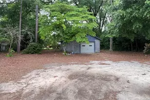 212 Peachtree St, Red Springs, NC 28377 - Photo 11