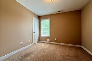 422 Jamestown Ave, Fayetteville, NC 28303 - Photo 17