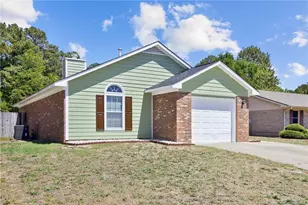5772 Pepperbush Dr, Fayetteville, NC 28304 - Photo 3