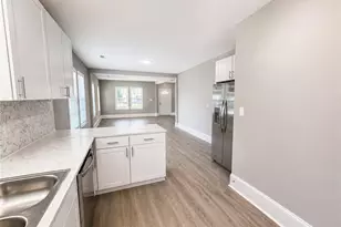 304 S Patterson St, Maxton, NC 28364 - Photo 3