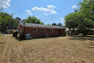 220 Cecil Ave, Spring Lake, NC 28390 - Photo 3