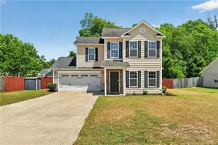 1213 Screech Owl Dr, Hope Mills, NC 28348 - Photo 1