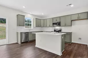300 Maddox Dr, Aberdeen, NC 28315 - Photo 3