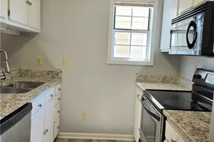 2717 Preston Wood Ln, Fayetteville, NC 28304 - Photo 17