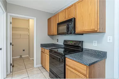402 Roundtree Drive, Fayetteville, NC 28303 - Photo 9