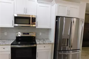 469 E Poplar St, Bladenboro, NC 28320 - Photo 9