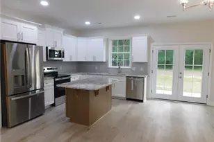 605 5th St, Bladenboro, NC 28320 - Photo 7