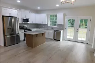605 5th St, Bladenboro, NC 28320 - Photo 3