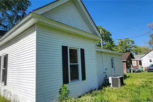 233 W Barbee St, Zebulon, NC 27597 - Photo 3