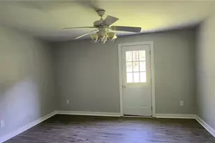 233 W Barbee St, Zebulon, NC 27597 - Photo 7