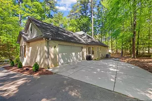570 Broadmoor Ct, Sanford, NC 27332 - Photo 3
