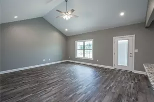 1102 W Carthage Rd, Lumberton, NC 28360 - Photo 9