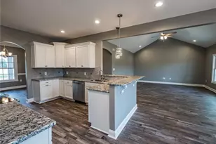 1102 W Carthage Rd, Lumberton, NC 28360 - Photo 11