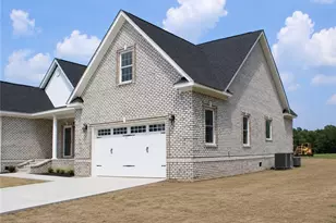 1102 W Carthage Rd, Lumberton, NC 28360 - Photo 3