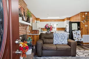409 N 4th St, Saint Pauls, NC 28384 - Photo 5